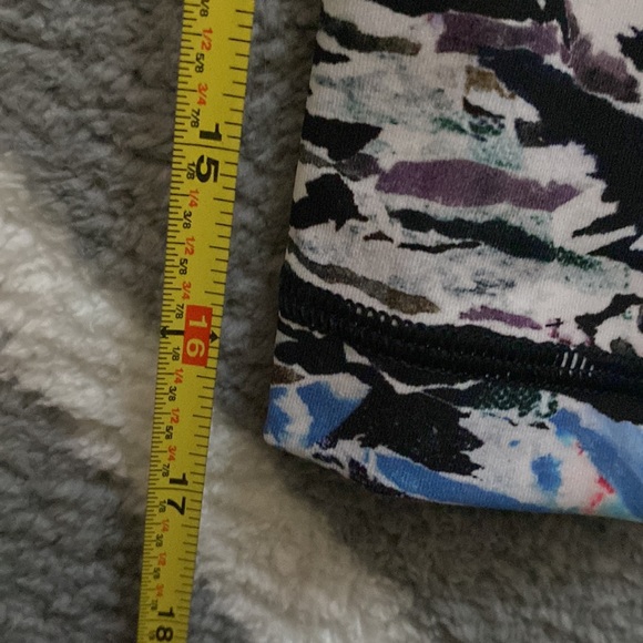 Lululemon size 4 perfect new condition with no tags leggings. - Picture 5 of 9